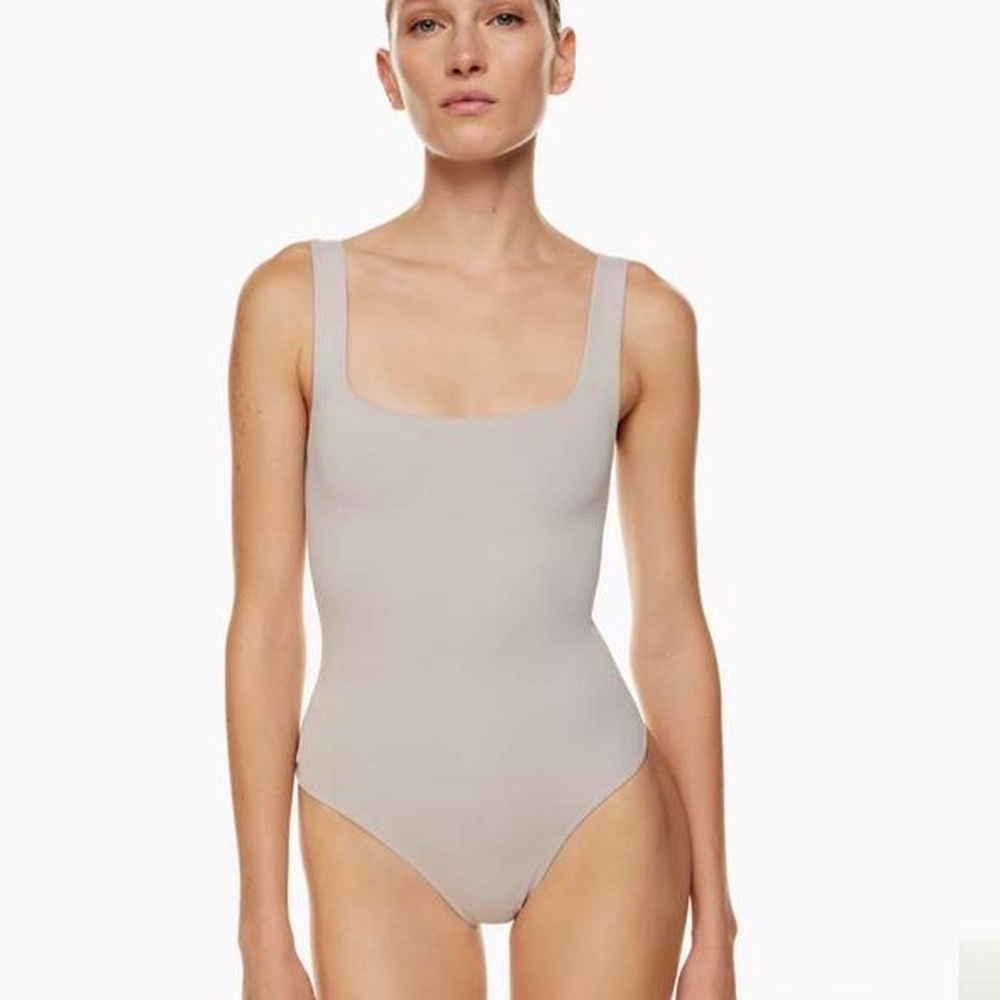 Aritzia Babaton Contour Tank Top Bodysuit opal grey